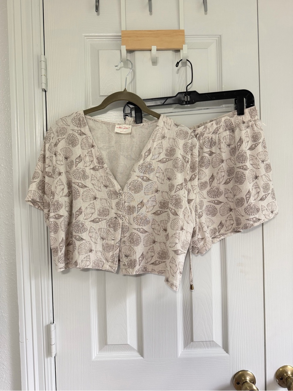 Allie Rose Shell Print Matching Set Large Coastal Beach Resort Two Piece linen